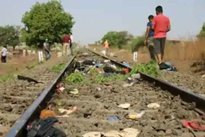 Jannat Se Ghar Kaise Door Ho Gaya - Aurangabad Railway Accident Shayari
