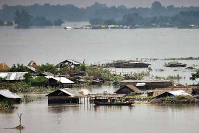 Jinke Makaan Ek Pal Mein Doob Jaate Hai - Assam Floods Hindi Shayari